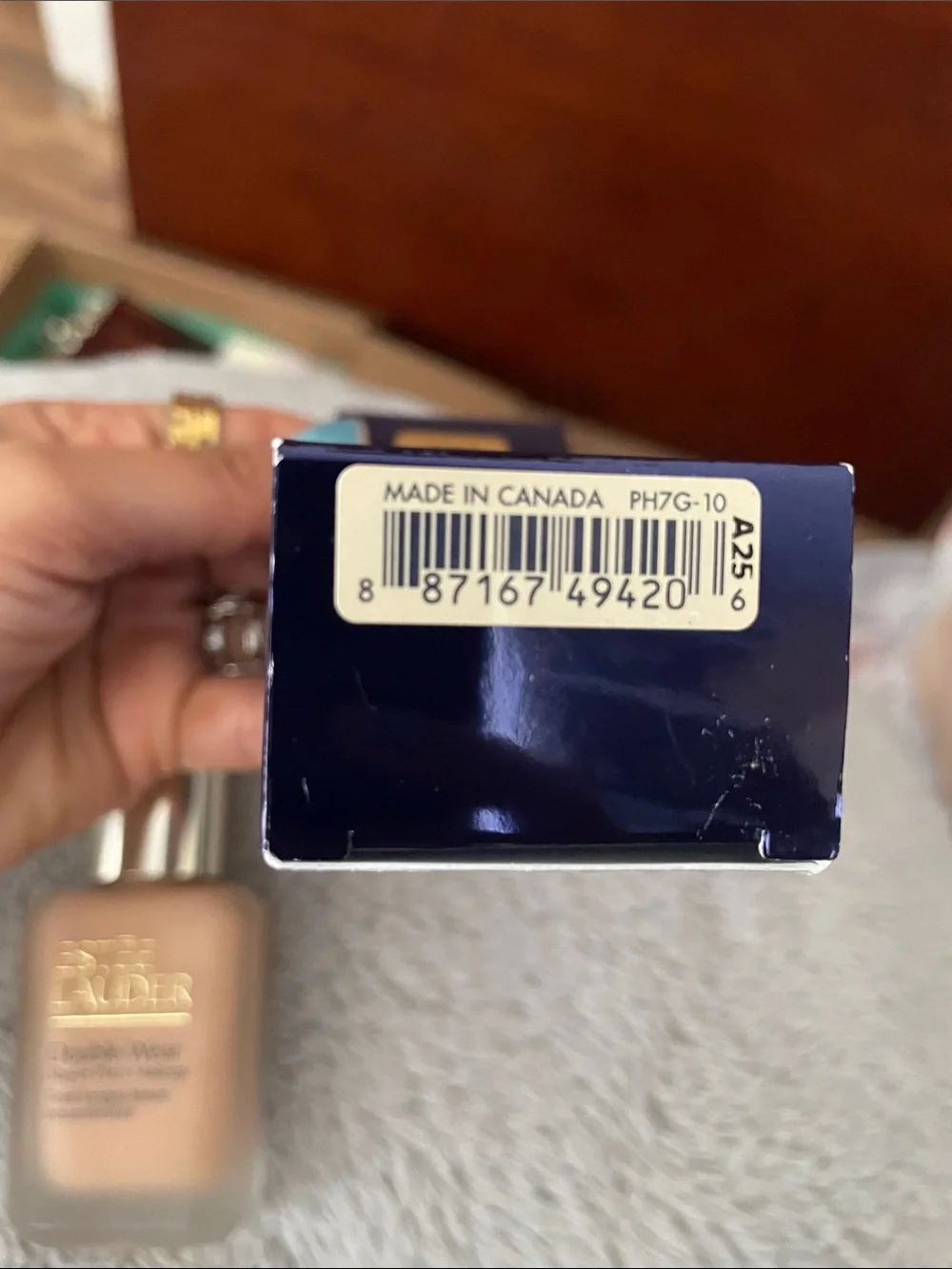 Estee Lauder Double Wear Foundation - Ivory Beige with Navy Box